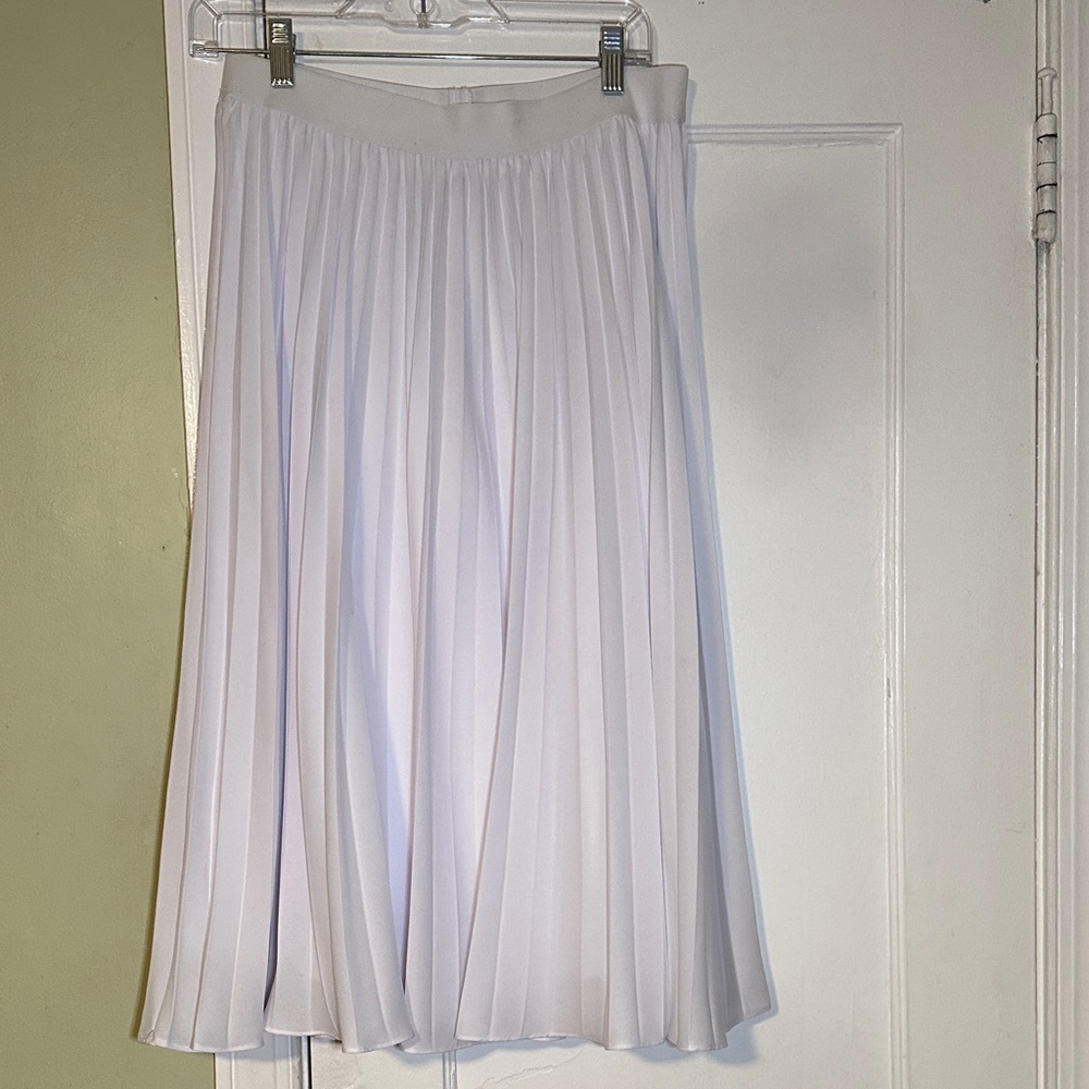 Elegant White Pleated Skirt